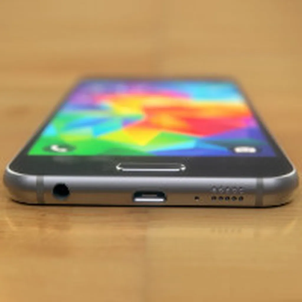 دو عکس تبلیغاتی جدید از Galaxy S6؛ باتری قوی تر و شارژ سریع تر؟