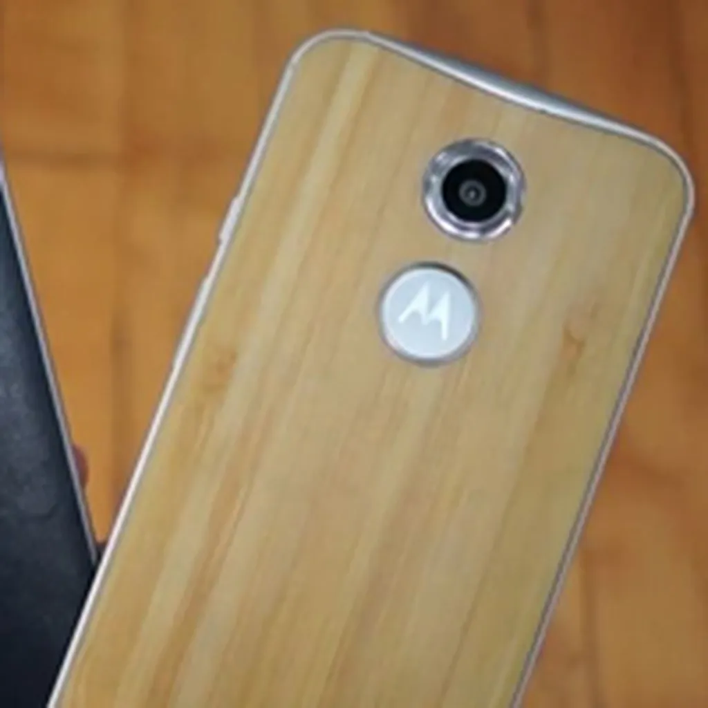 ویدیوی دوبله فارسی جی اس ام؛ بررسی طراحی های متفاوت  Motorola Moto X 2014