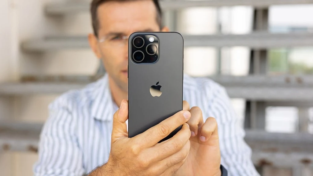 Apple-cuts-iPhone-prices-in-the-worlds-largest-smartphone-market