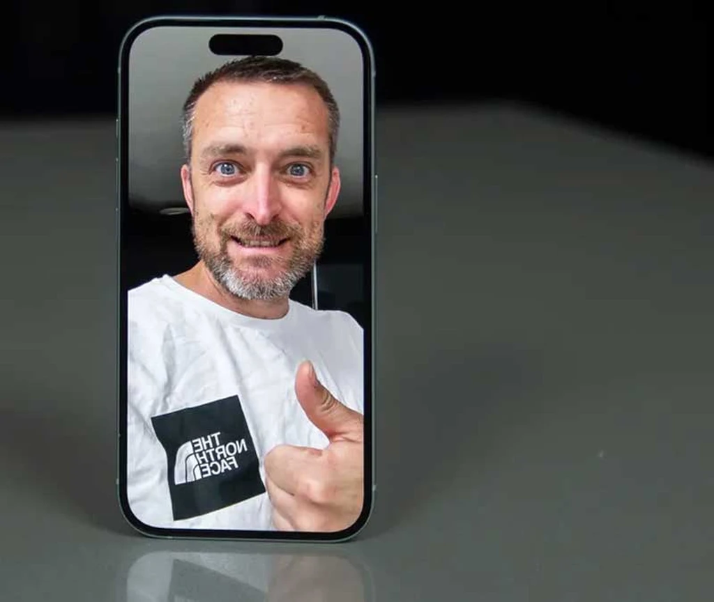 IPHONE-SELFIE-CAMERA.jpg