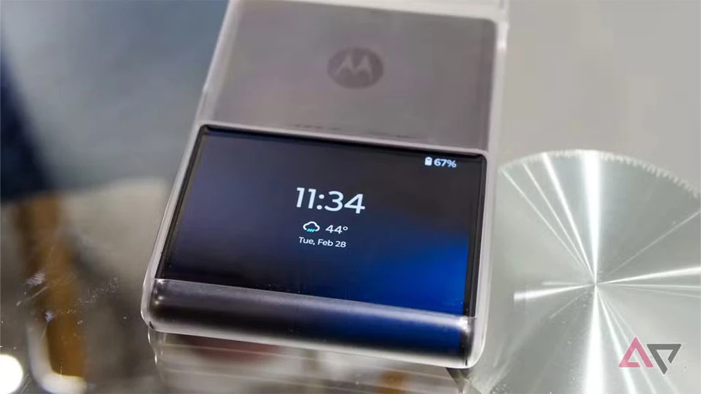 Motorola rollable phone concept