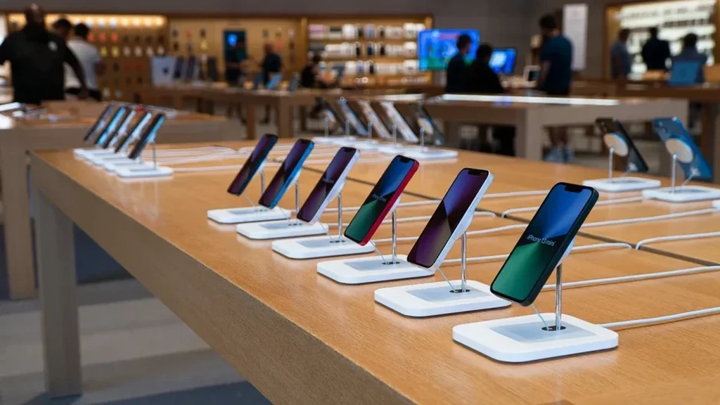 There-could-be-a-couple-of-good-reasons-why-iPhone-users-arent-holding-on-to-their-devices-as-long