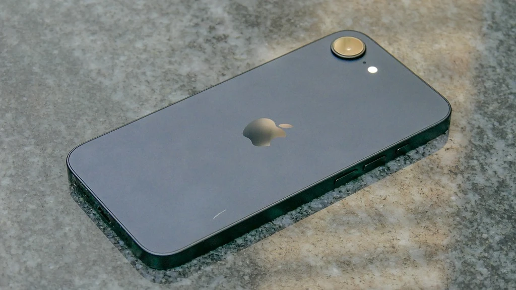 آیفون 16E اپل
