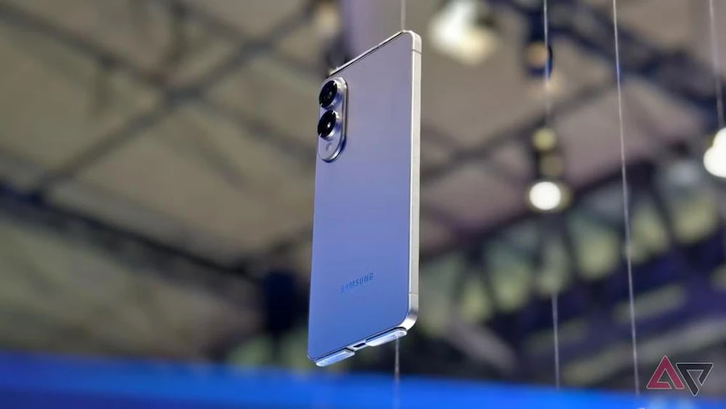 samsung-galaxy-s25-edge-mwc-2025-showcase