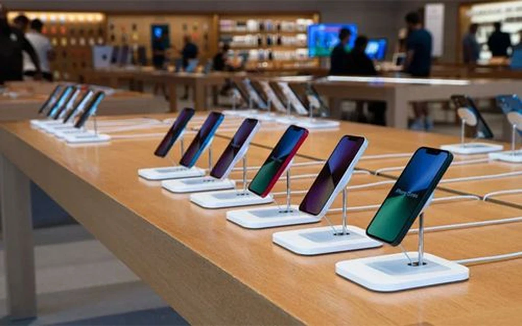 اولین آیفون تاشو احتمالا به سبک کتابی خواهد بود