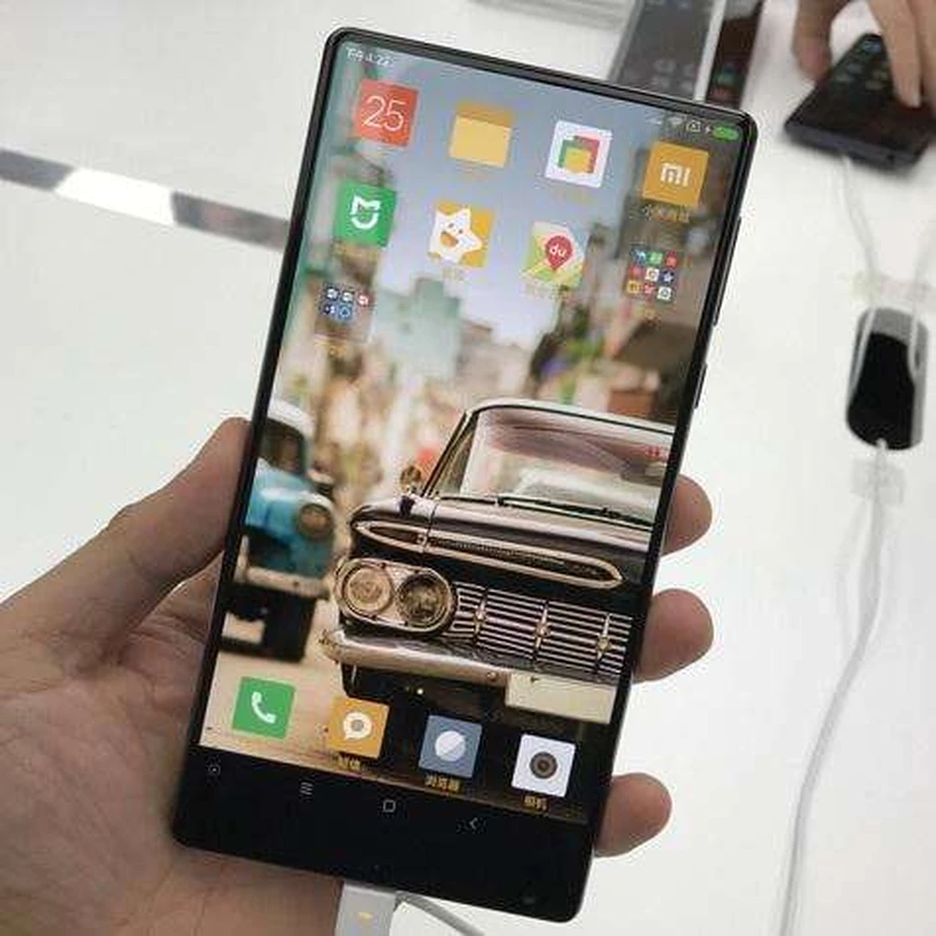 تماشا کنید: نگاهی عمیق‌تر به Xiaomi Mi Mix