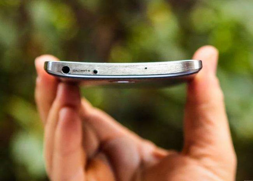 هیچکس Galaxy Round ر ا به خاطر نمیآورد اما همین گوشی پایهگذار Galaxy S7 Edge شد