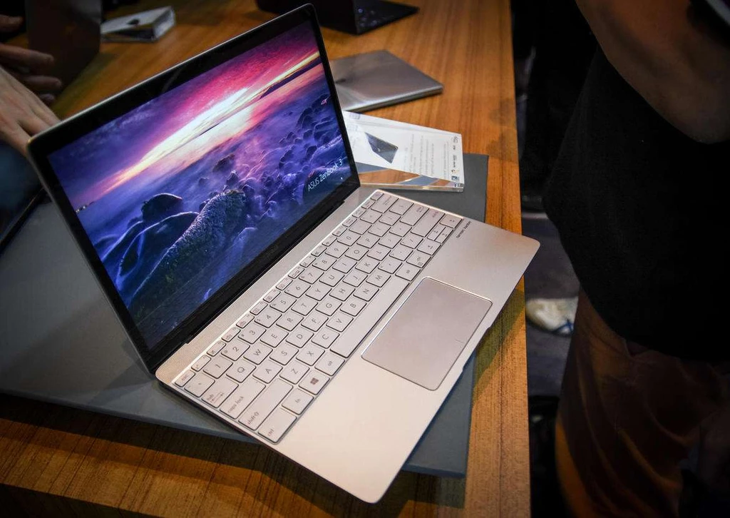 ایسوس، با معرفی ZenBook 3، مک بوک اپل را به رقابت فراخواند