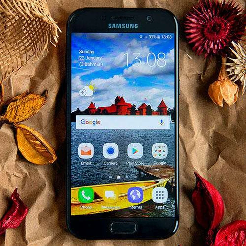 بررسی تخصصی Galaxy A5 2017؛ فرزند دوم خانواده‌ای موفق