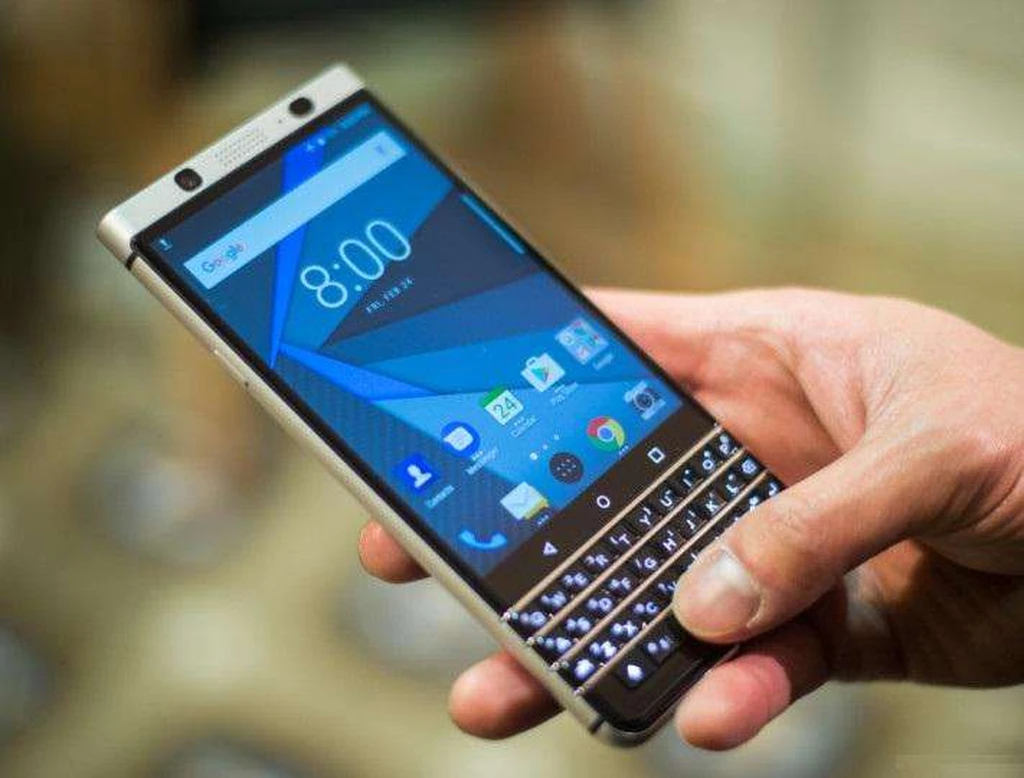 تماشا کنید: BlackBerry KEYone چقدر در مقابل خط و خش دوام می‌آورد؟