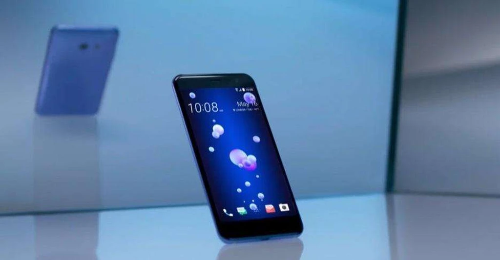 تماشا کنید: آیا HTC U11 در مقابل خط و خش، شعله و خم شدن دوام می‌آورد؟