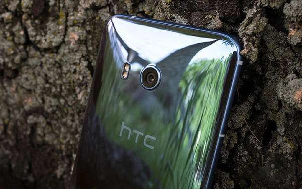 فروش خوب گوشی‌ HTC U11، باعث افزایش درآمد اچ‌تی‎سی شده است