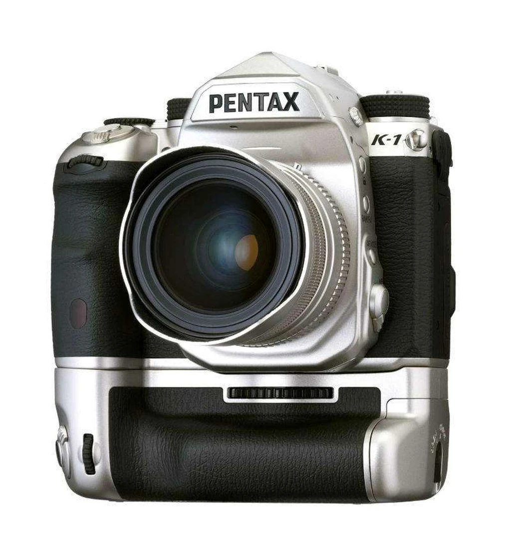 نسخه ویژه نقره‌ای Pentax K-1