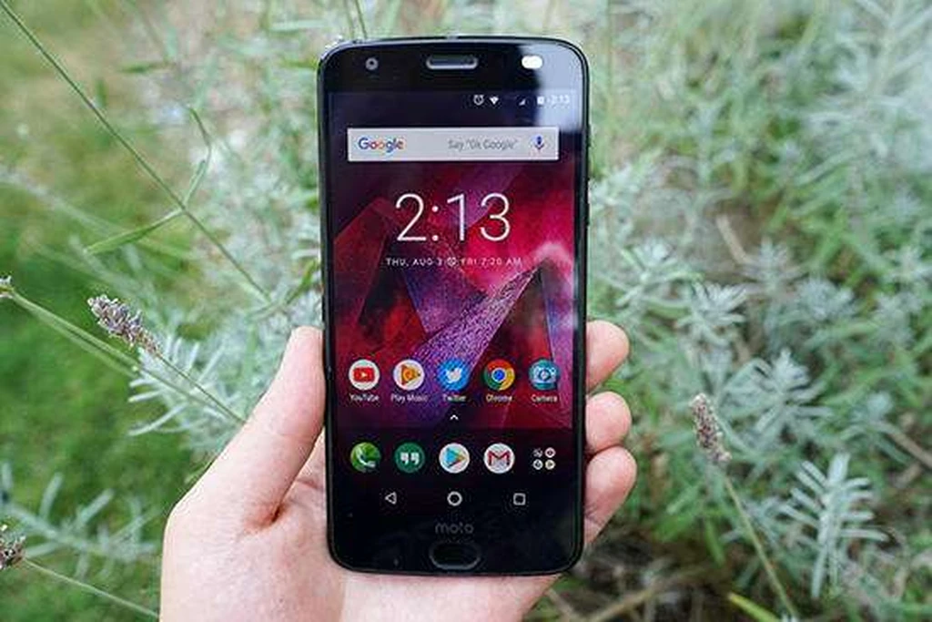 نگاهی به دلایل طراحی باریک در بدنه موتورولا Moto Z2 Force