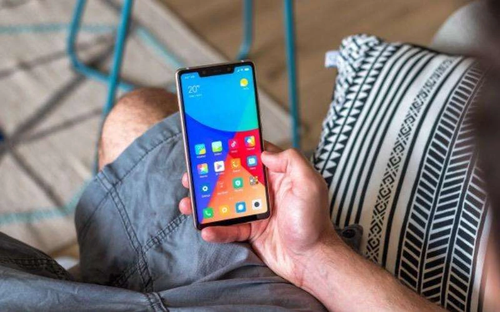 Xiaomi Mi 8 SE با حافظه ۱۲۸ گیگابایتی رونمایی شد