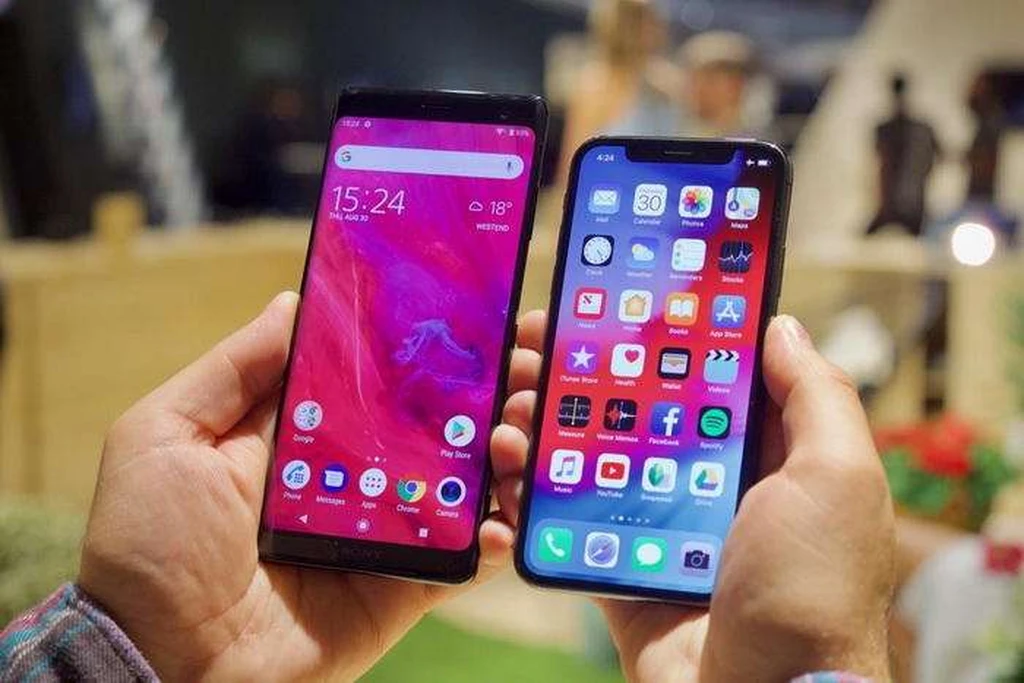 نگاهی به تفاوت‌های Xperia XZ3 سونی و آیفون 10 اپل