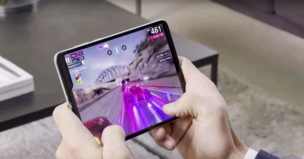 Samsung foldable mobile gaming device