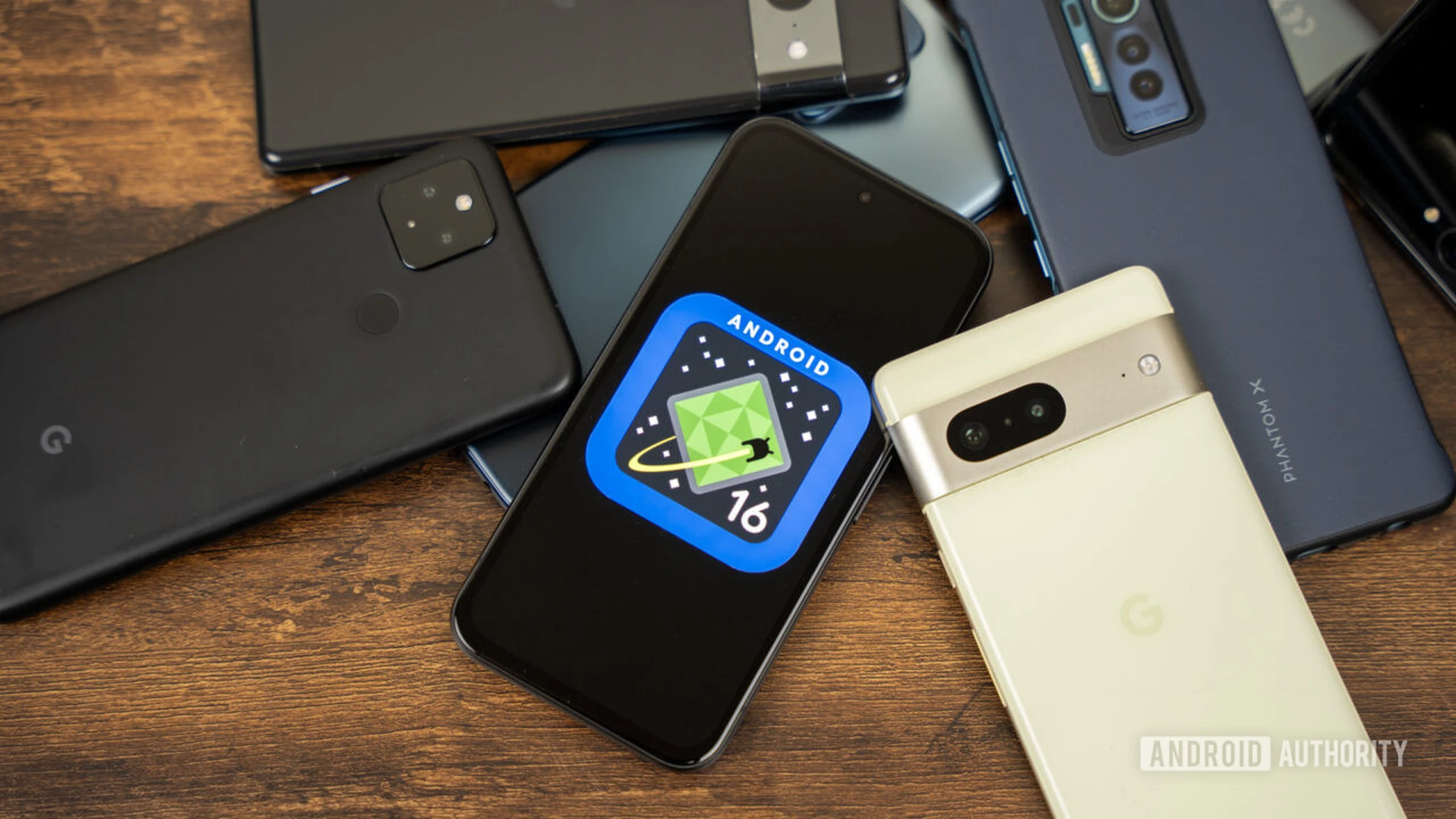 Android-16-logo-on-smartphone-08-1280w-720h.jpg