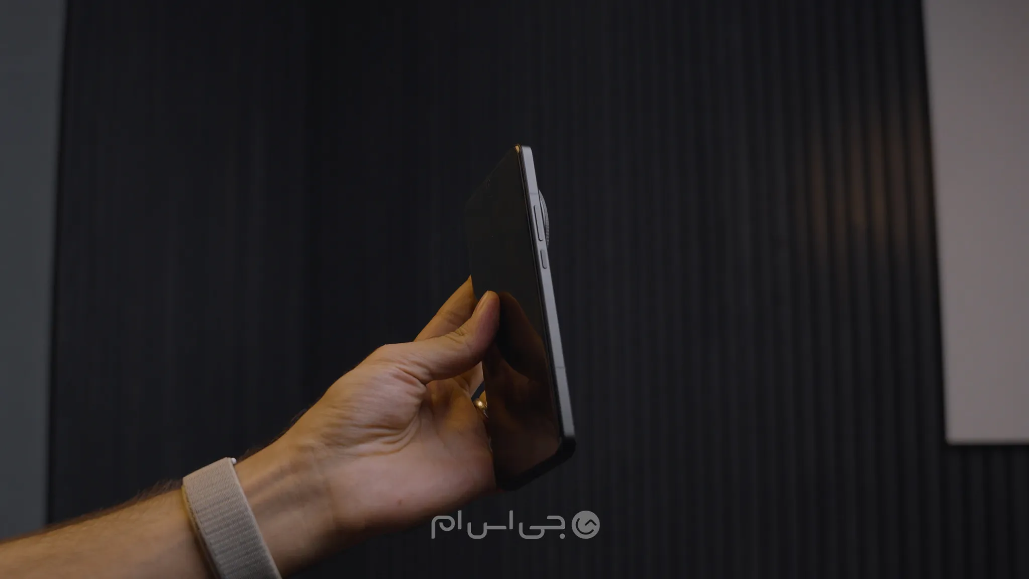 Xiaomi-15-Ultra-Power-button.jpg
